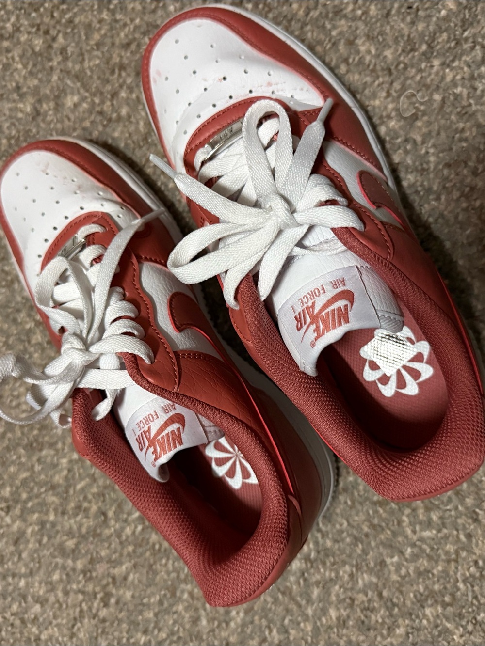 Nike Low-Top Air Force 1 Sneakers in White and Dark pink